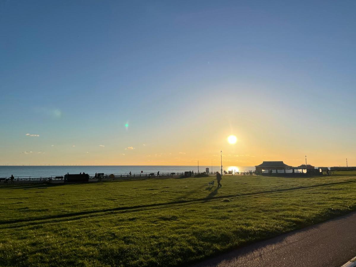 Beautiful, Central, 3 Min Walk From Beach, 2 King Doubles 布赖顿 外观 照片